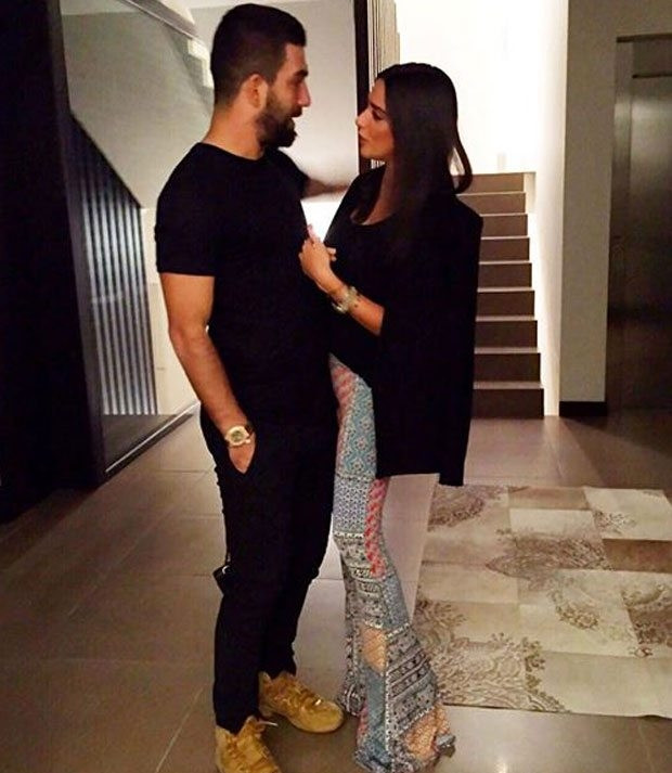 Arda Turan ve Aslıhan Doğan misafirlerini ağırlamaya devam ediyor