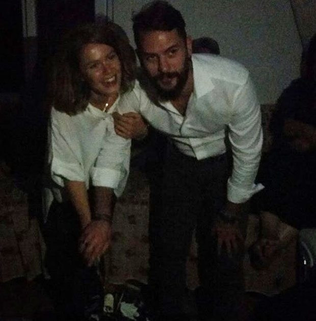 Burcu Biricik'i sevgilisi Emre Yetkin ailesinden istedi