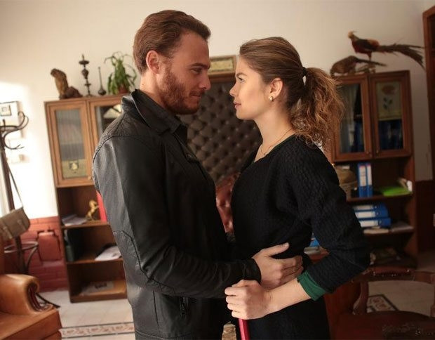 Burcu Biricik'i sevgilisi Emre Yetkin ailesinden istedi