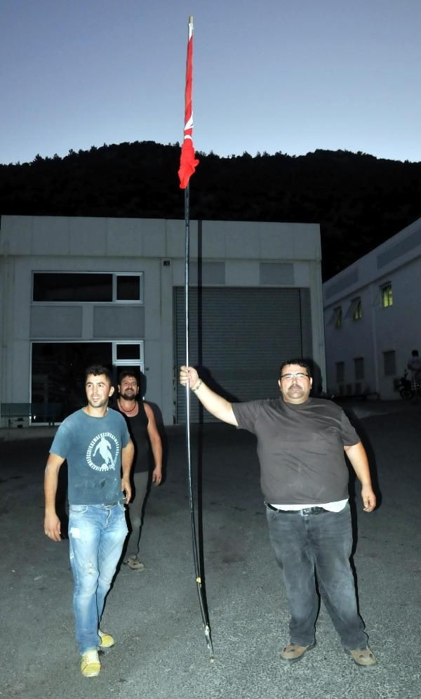 Bodrum'da bayrak indirildiği ihbarı heyecan yarattı