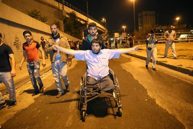 Suriyeliler TEM'de Edirne'ye doğru yürüyüşe geçti