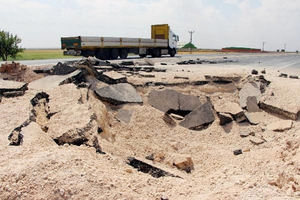 PKK'lılar İpek Yolu'nu havaya uçurdu
