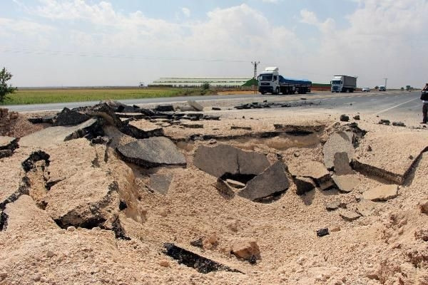 PKK'lılar İpek Yolu'nu havaya uçurdu