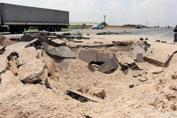 PKK'lılar İpek Yolu'nu havaya uçurdu
