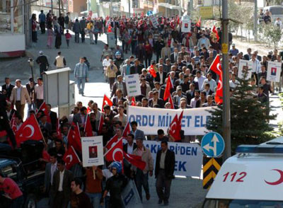 Aktütünde PKKya lanet mitingi