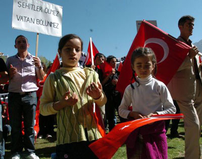 Aktütünde PKKya lanet mitingi