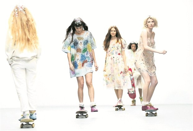 Catwalk out kaykay in