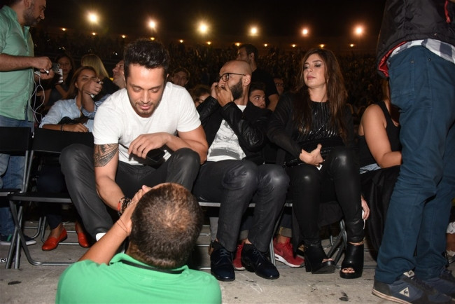 Murat Boz'dan yağmurluk jesti