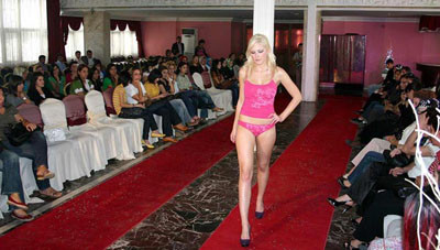 Kadınlara özel defile