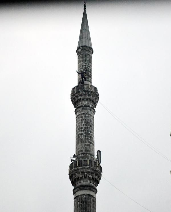 Minareden atlarım, bayramınızı kutlarım