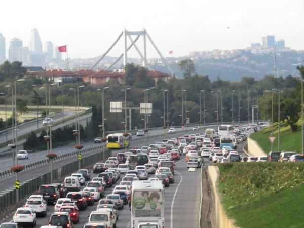 İstanbul bayram dönüşü trafiği kilitlendi