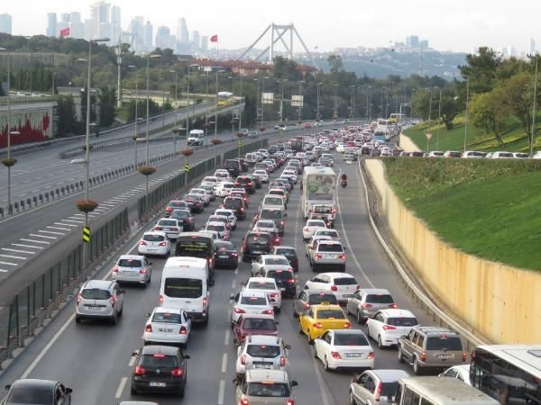 İstanbul bayram dönüşü trafiği kilitlendi