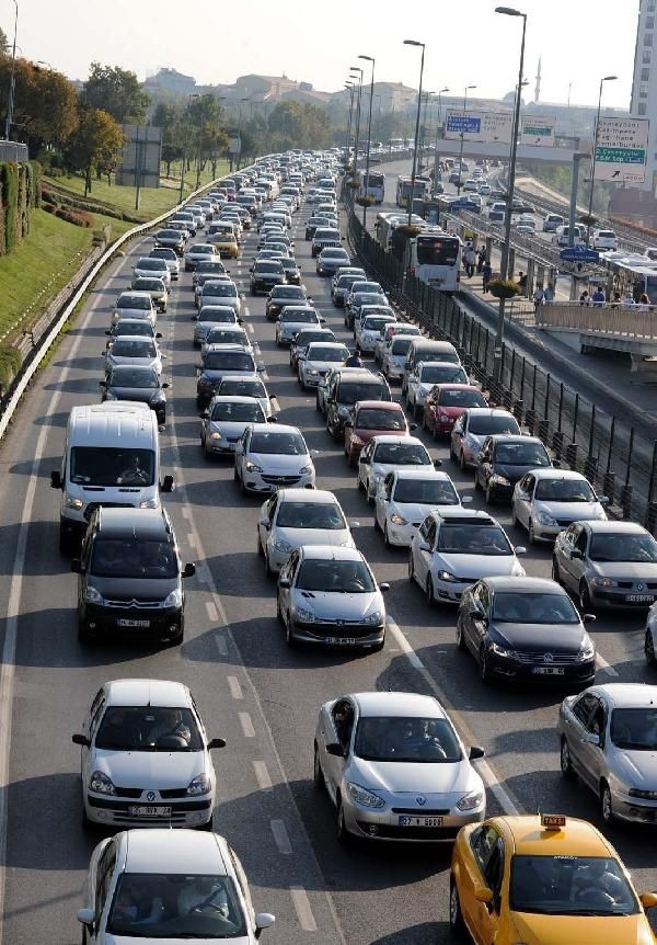 İstanbul bayram dönüşü trafiği kilitlendi