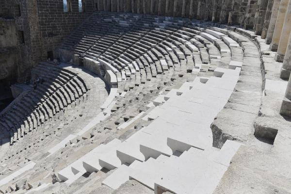 Aspendos restorasyonunda 'mutfak mermeri’ eleştirisi