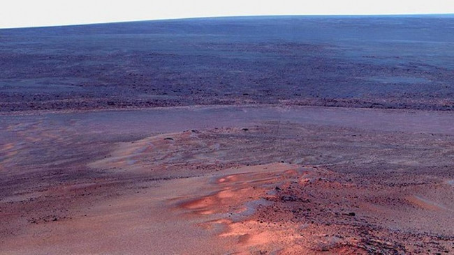 Mars'ta akan su bulundu