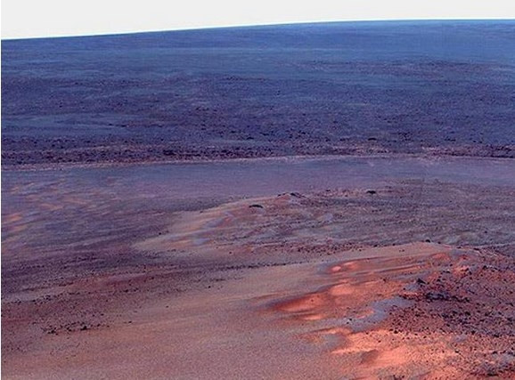 Mars'ta akan su bulundu