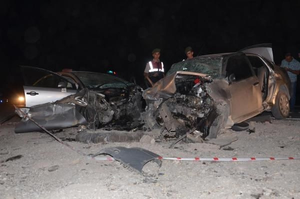 Düğün yolunda feci kaza: 3 ölü, 4 yaralı