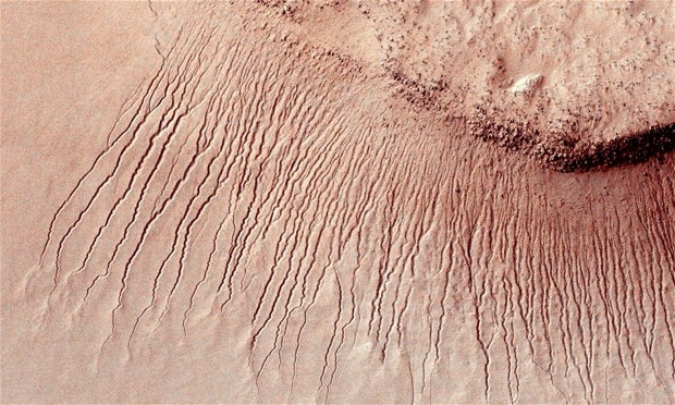 NASA'nın dünyaya duyurduğu Mars’taki suyun sırrı çözüldü