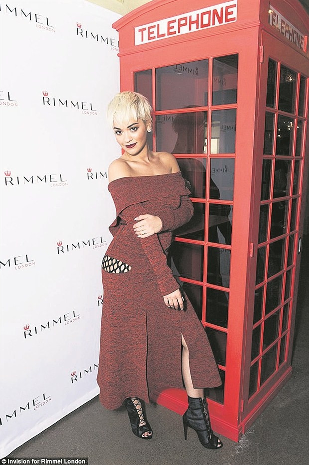 Rita Ora bir günde 200 bin like aldı