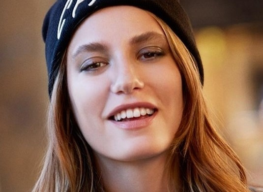 Serenay Sarıkaya kimdir