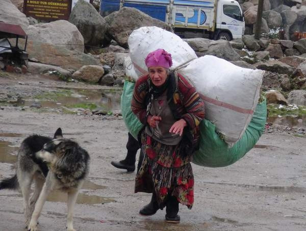Rizede yılın ilk karı yağdı, yaylacılar hazırlıksız yakalandı