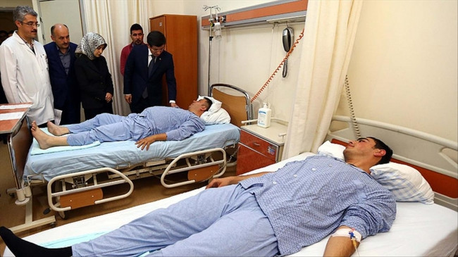 Başbakan yaralıları ziyaret etti