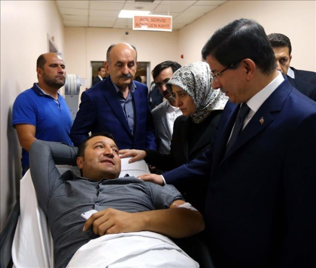Başbakan yaralıları ziyaret etti
