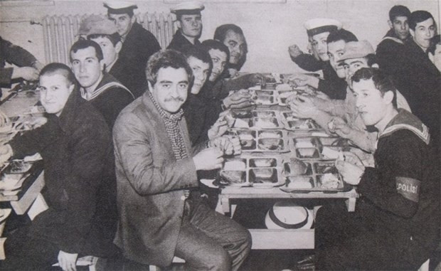 Fotoğraflarla Levent Kırca