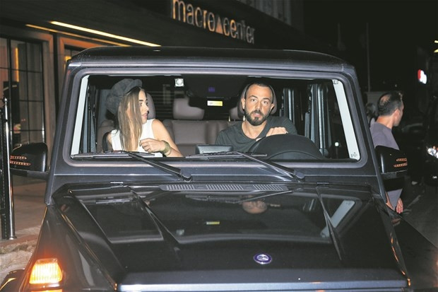 Hadise ne yapacağını şaşırdı