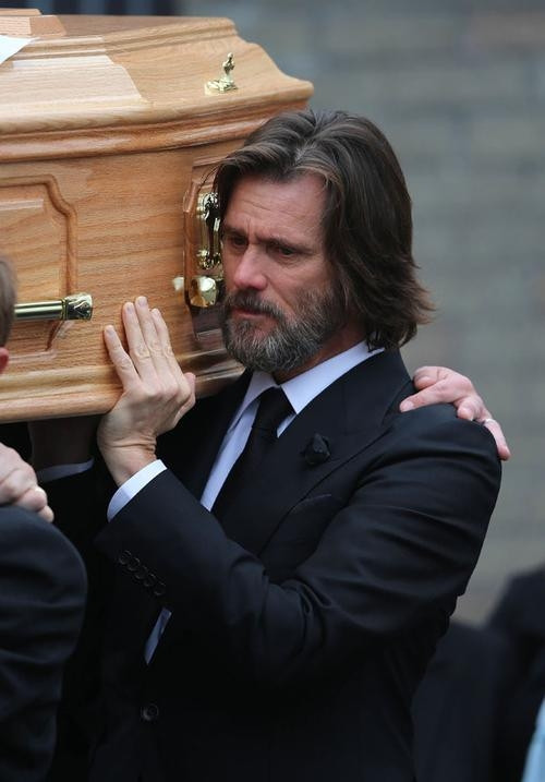 Jim Carrey intihar eden eski sevgilisinin cenazesine katıldı