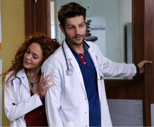 Acil Aşk Aranıyor ve Güllerin Savaşı dizilerinin çekimleri durdu