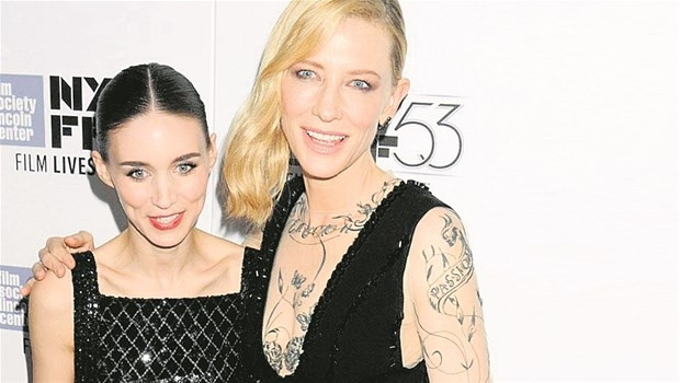 Dövmeli Cate Blanchett