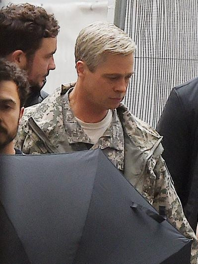 Brad Pitt'in saçları beyazladı!