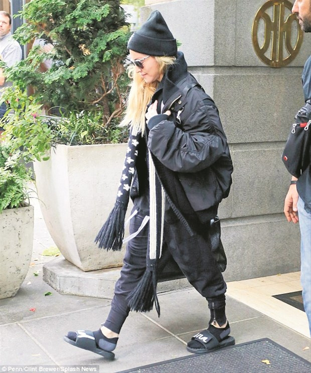 Madonna tarzı ile şaşırttı