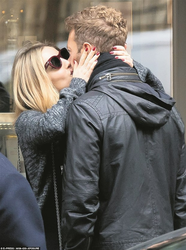 Chris Martin aşkı Paris’te buldu