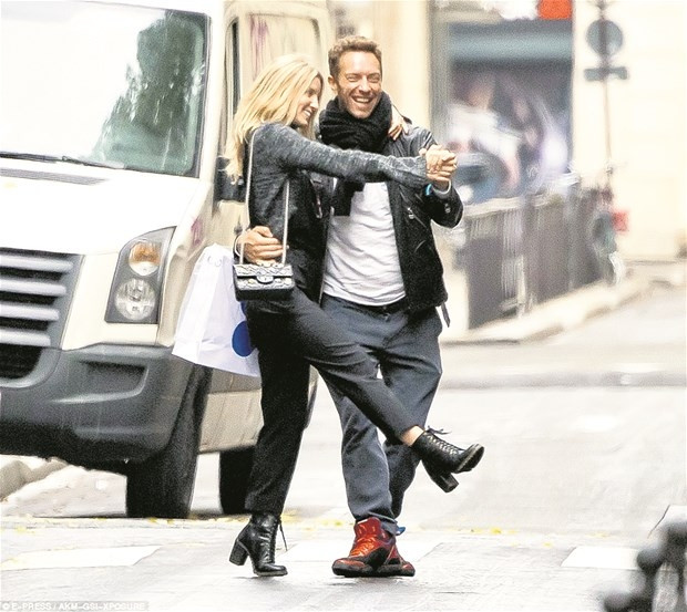 Chris Martin aşkı Paris’te buldu