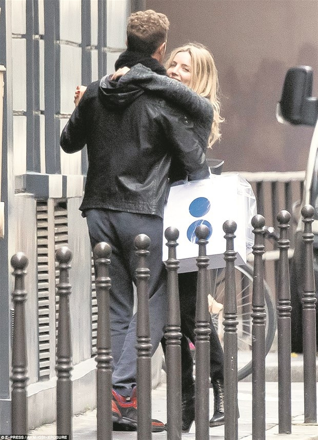 Chris Martin aşkı Paris’te buldu