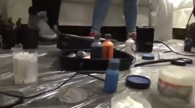 Çıplak metroya bindi ama kimse anlamadı