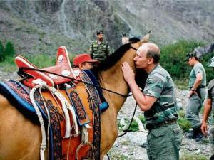 Putin, at üzerinde stres atıyor
