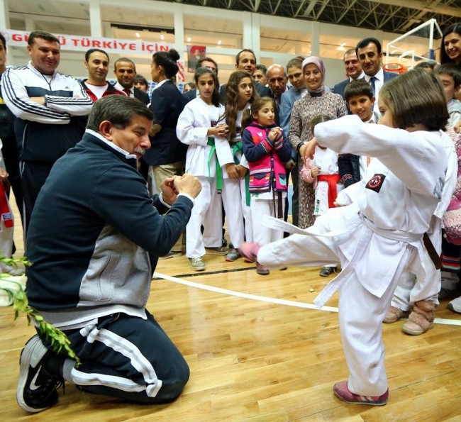 Başbakan Davutoğlu'nun en renkli anları!