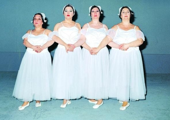 Adile Naşit'in bilinmeyenleri