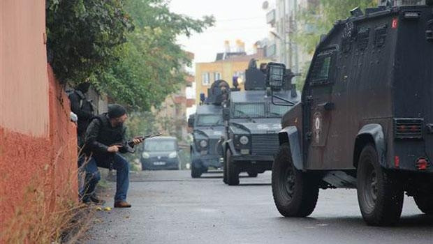 Diyarbakır'da IŞİD operasyonu: İki polis şehit