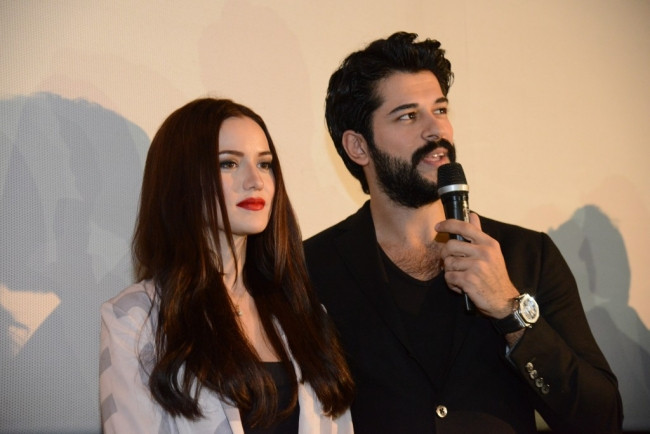 En beğenilen çift Fahriye Evcen-Burak Özçivit oldu