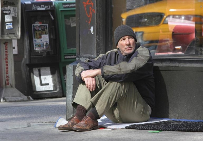 Richard Gere evsiz kılığına girerse...