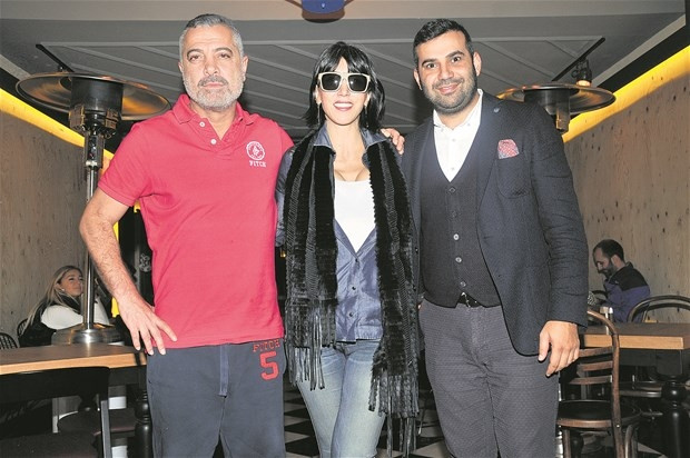 Hande Yener: 'İnsanlara hizmet etmek benim kanımda var'