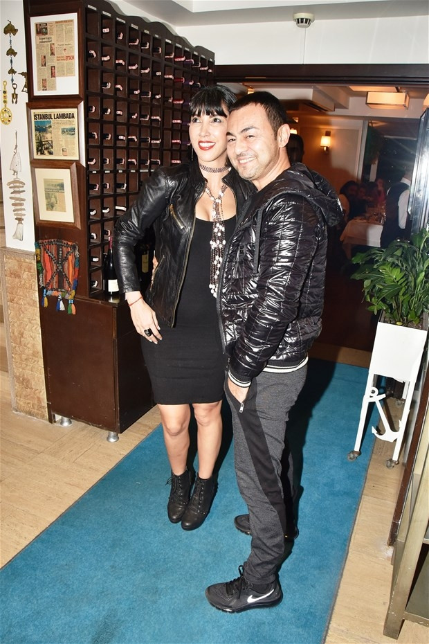 Hande Yener: 'İnsanlara hizmet etmek benim kanımda var'