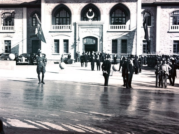 Cumhuriyetin 10. yılı kutlamaları ilk kez yayınlandı