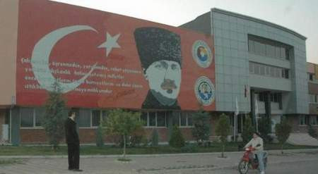 Bu tablo Ata’ya benziyor mu?
