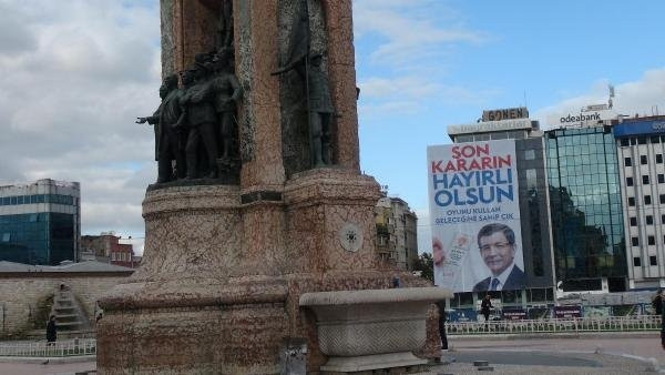 Taksim Meydanı'nda dev propaganda posterleri