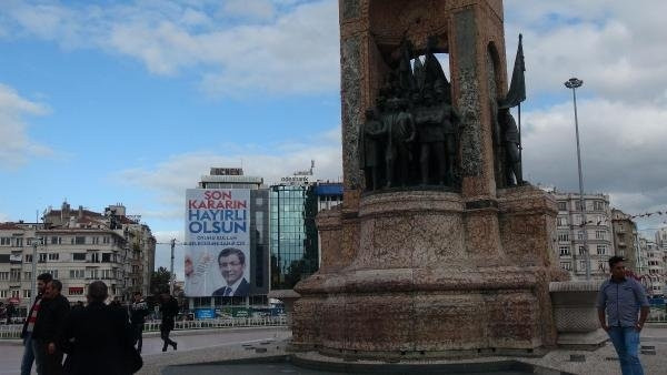 Taksim Meydanı'nda dev propaganda posterleri